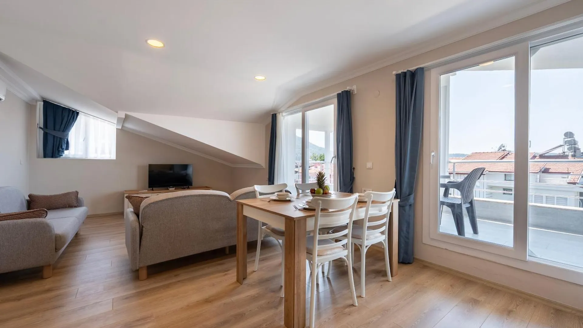 Modern One Plus One Apartment In Φετιγιέ