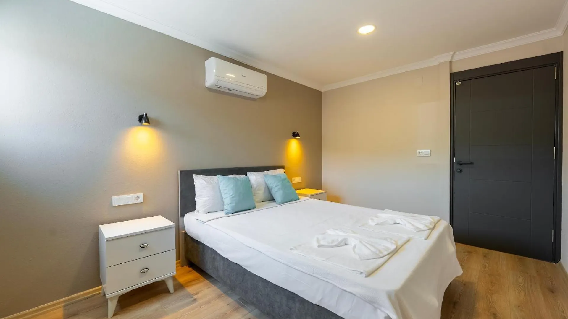 Modern One Plus One Apartment In Φετιγιέ