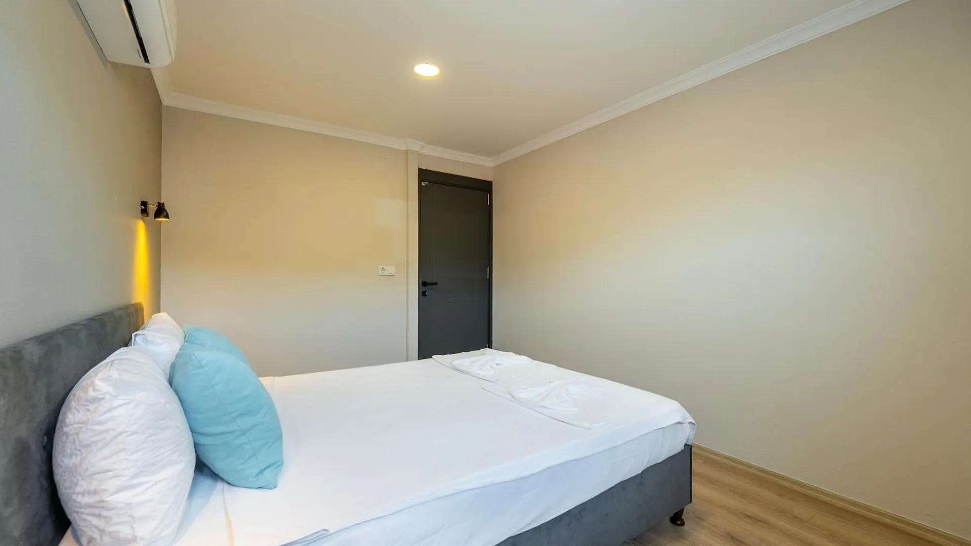Modern One Plus One Apartment In Φετιγιέ
